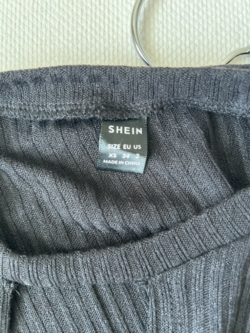 Black Ribbed Crop Tank Top Sweater Vneck Crossover Keyhole Front Shein XSmall - Picture 7 of 8